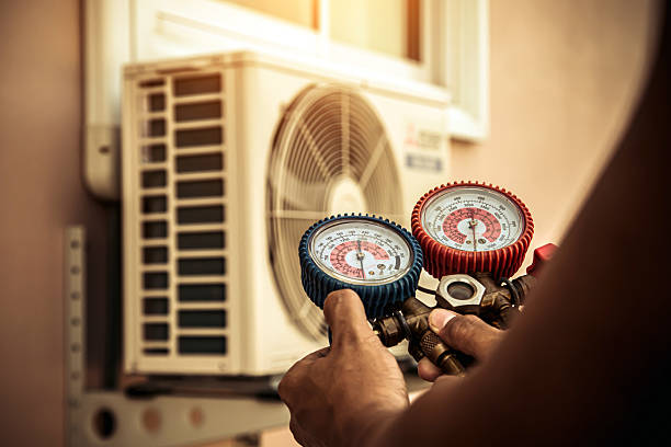 Professional Ac Installation technician working in Roseville, MN